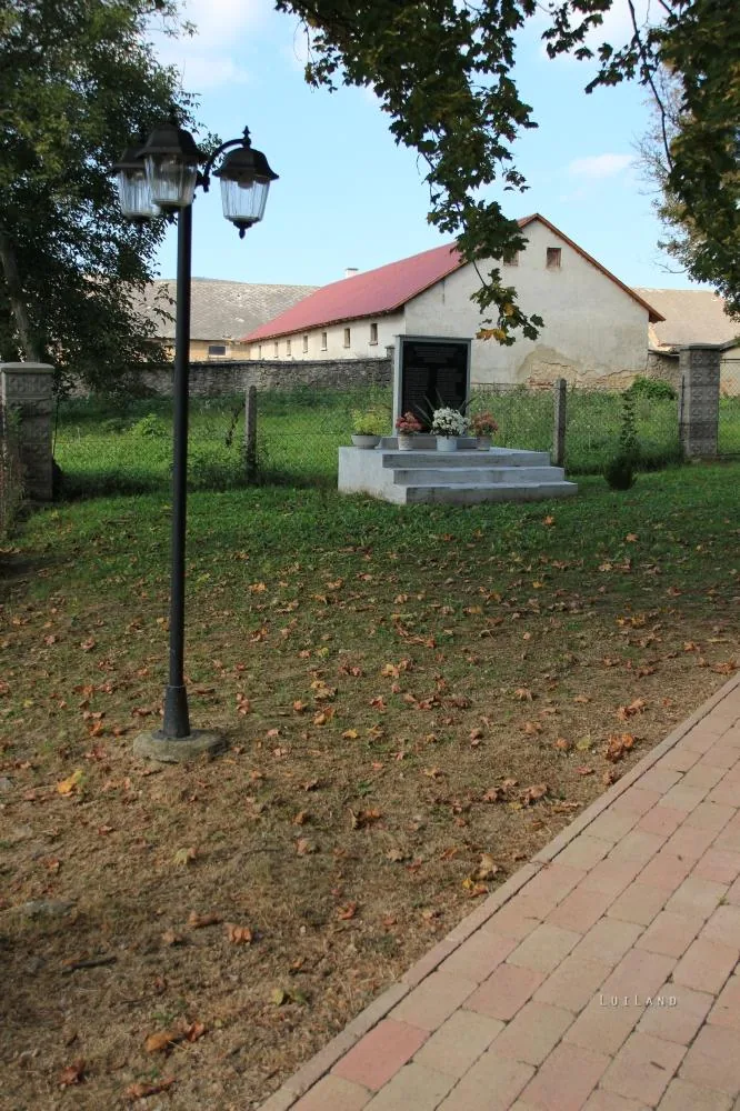  Emlékmű, a II.világháború áldozatainak tiszteletére.