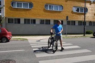Zebrán, járdán biciklivel? borítóképe